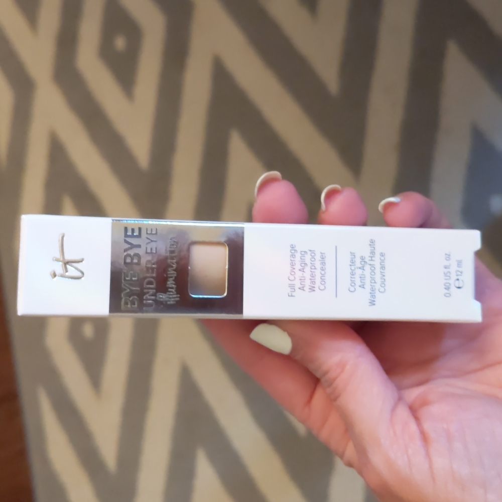 IT Cosmetics- Bye Bye Under Eye concealer